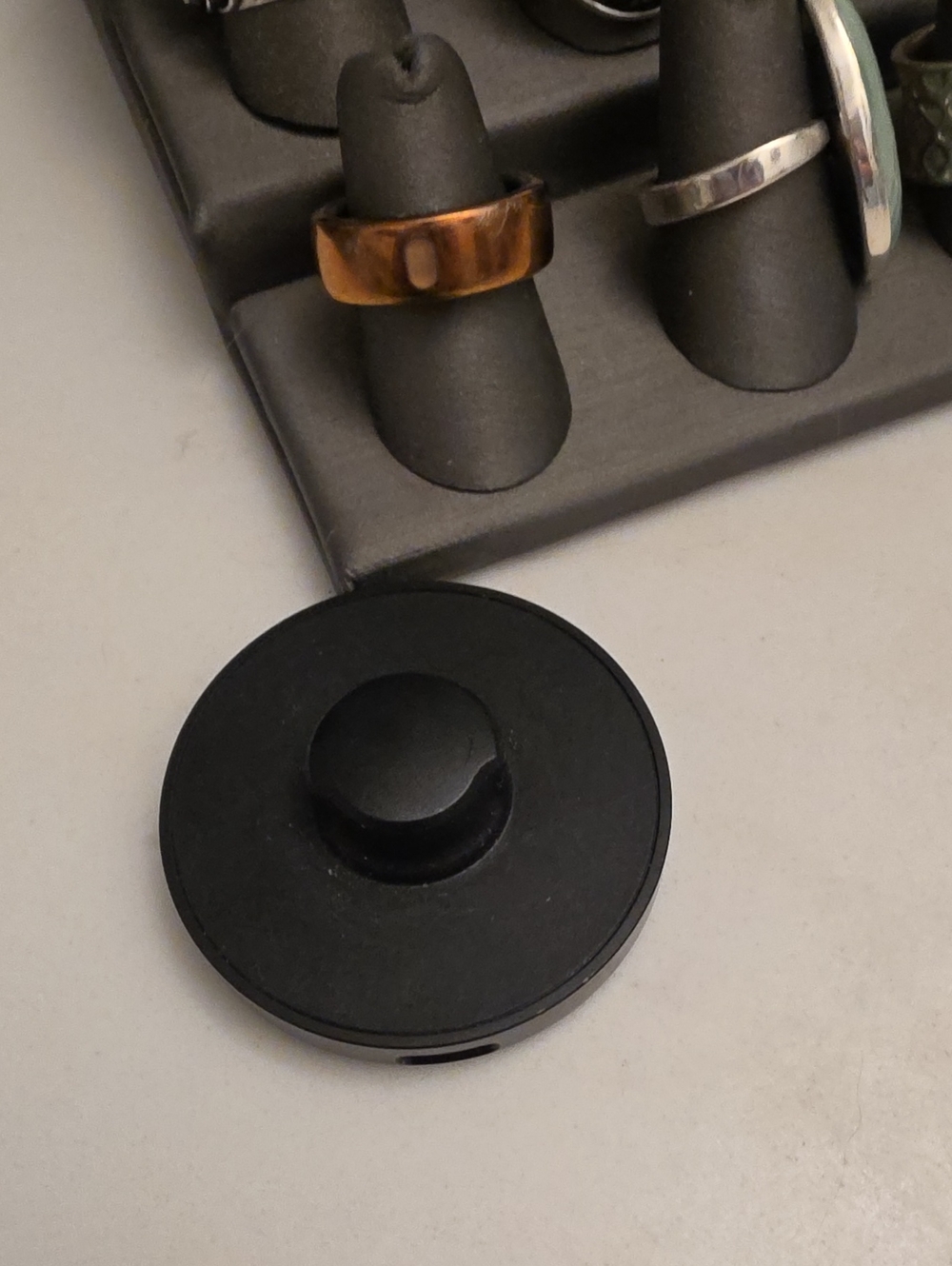 Oura Horizon Ring in Rose Gold - Picture 7 of 8